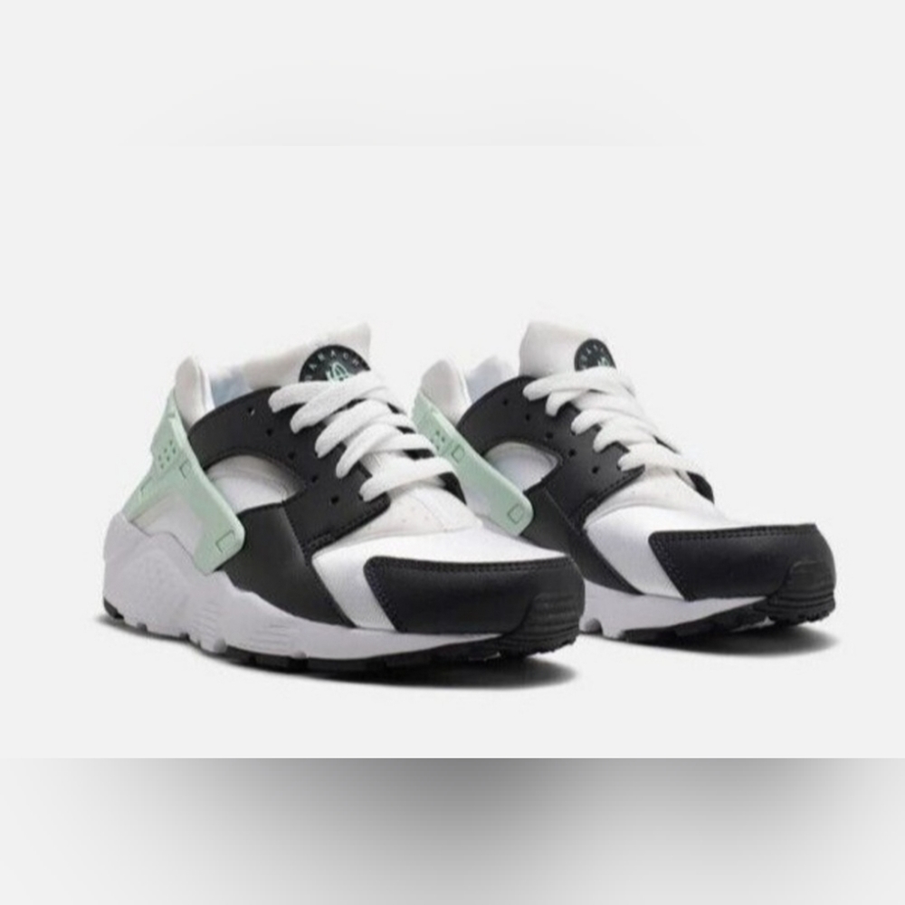 NIKE Big Kids Huarache Run Shoe White Black Mint Size 5.5Y
